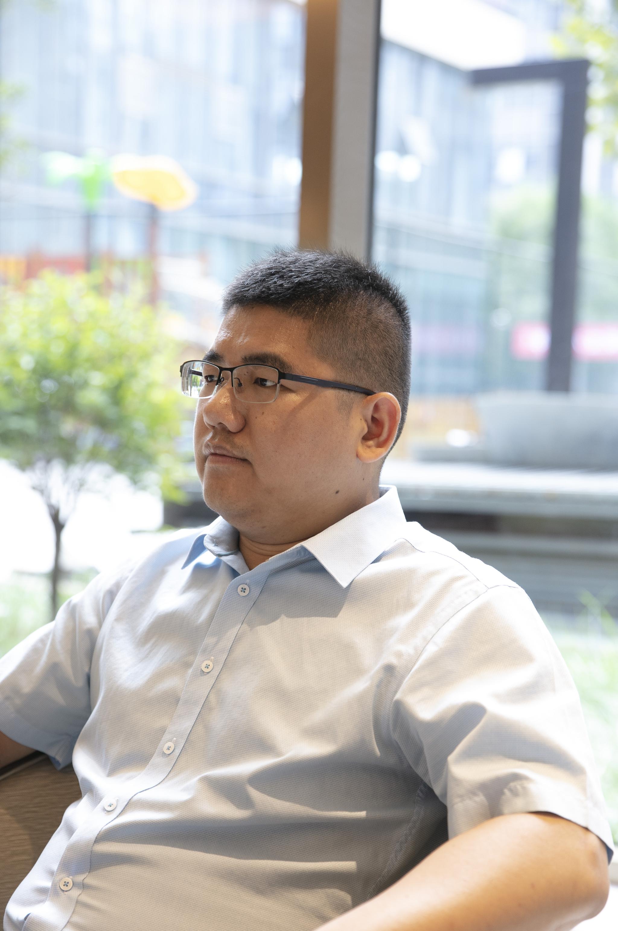 李磊冷眼看世界只有经历了生活才有资格岁月静好