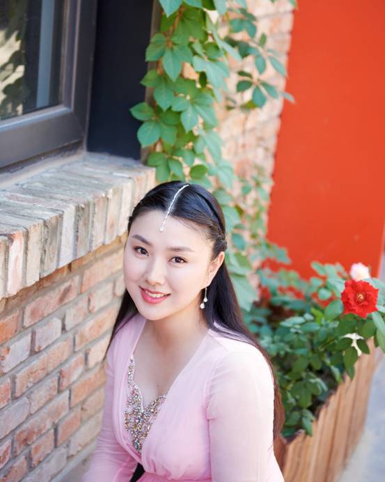 歌手肖洋早期现代照片曝光意境悠远