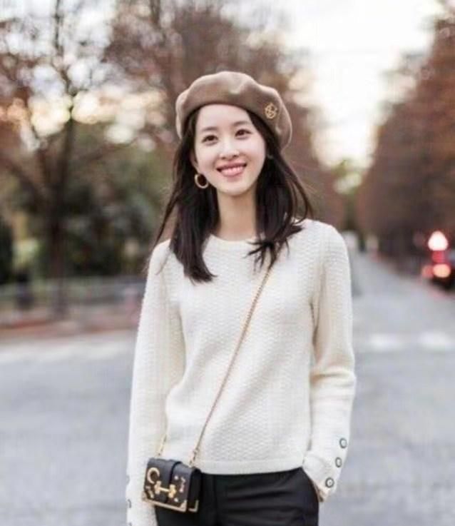 章泽天素颜照曝光,好像邻家小姑娘,离开刘强东可以过得更好