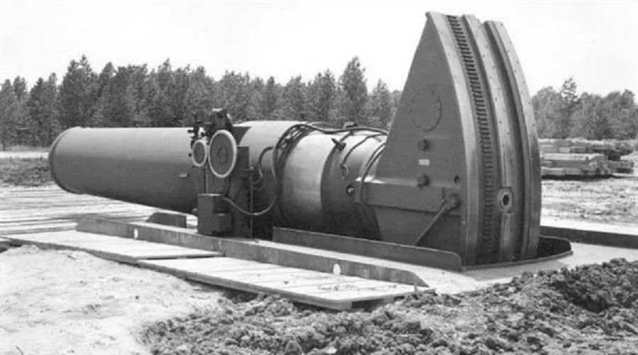 二战时最大口径火炮,"小戴维"破坏力惊人,弹坑有单元楼那么大