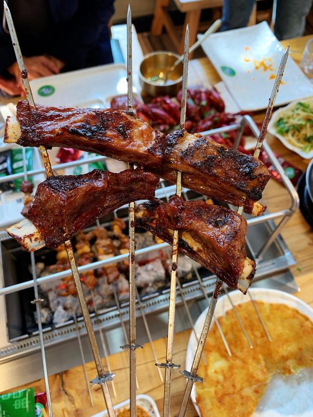 长春德惠这家烧烤店环境贼盖,味道贼盖,小串才1块钱起,超便宜