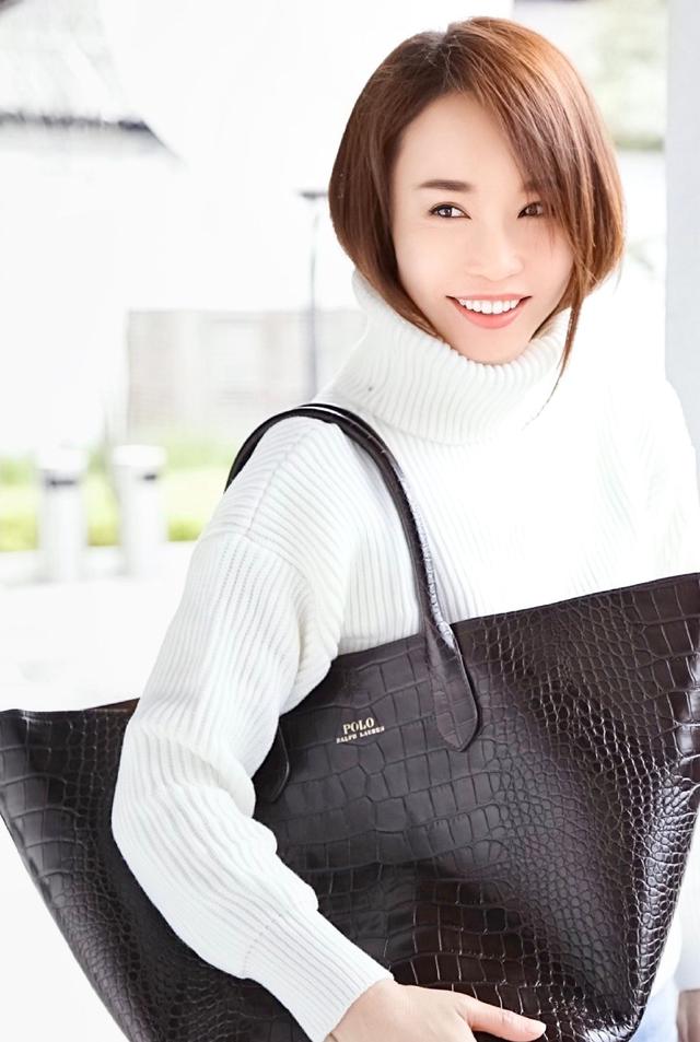 "新加坡第一美女"范文芳晒美照,48岁仍优雅漂亮,李铭顺却老了