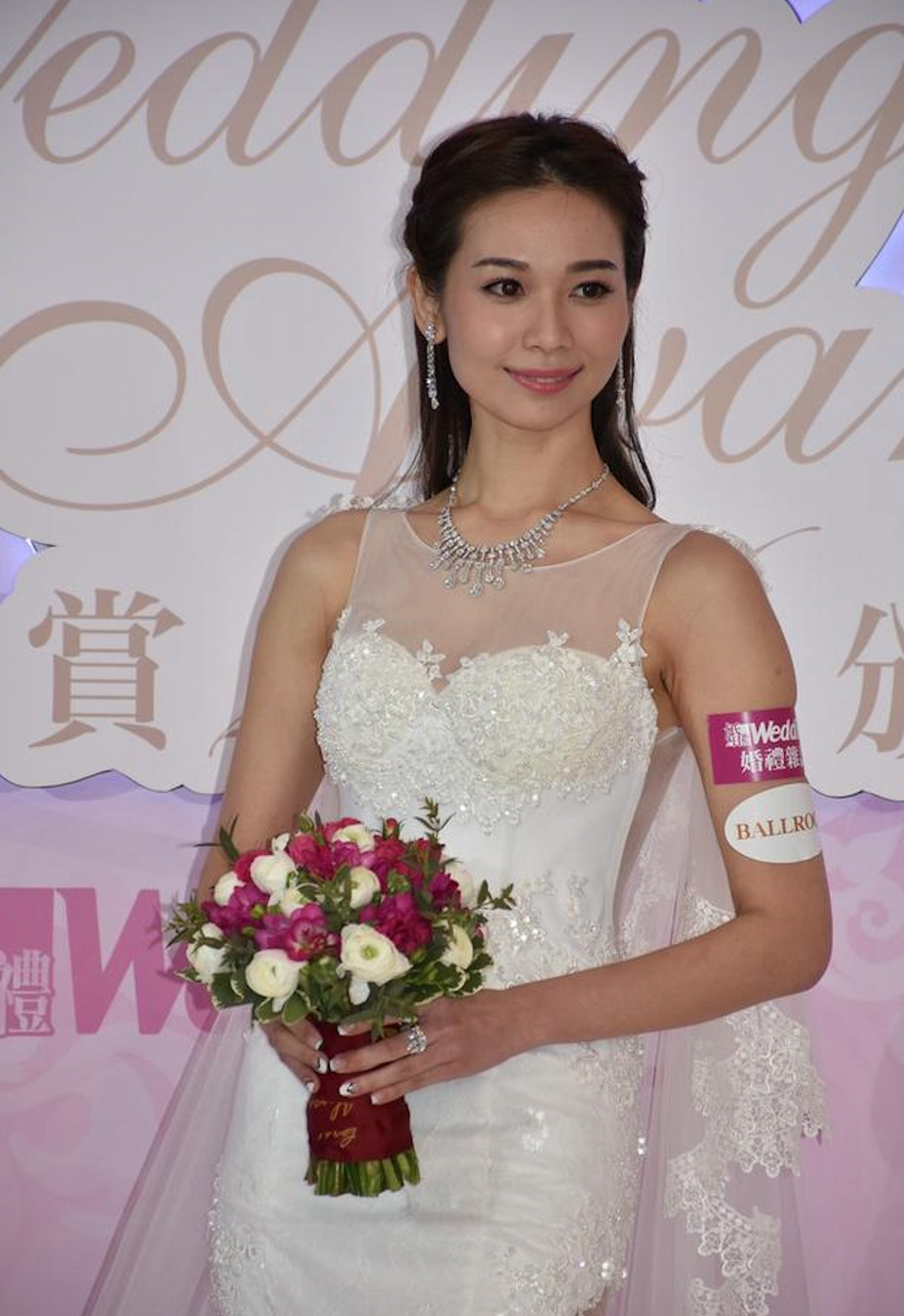 35岁tvb艺人杨秀惠嫁富贵丈夫年初已结婚,低调晒婚戒拒丈夫露脸