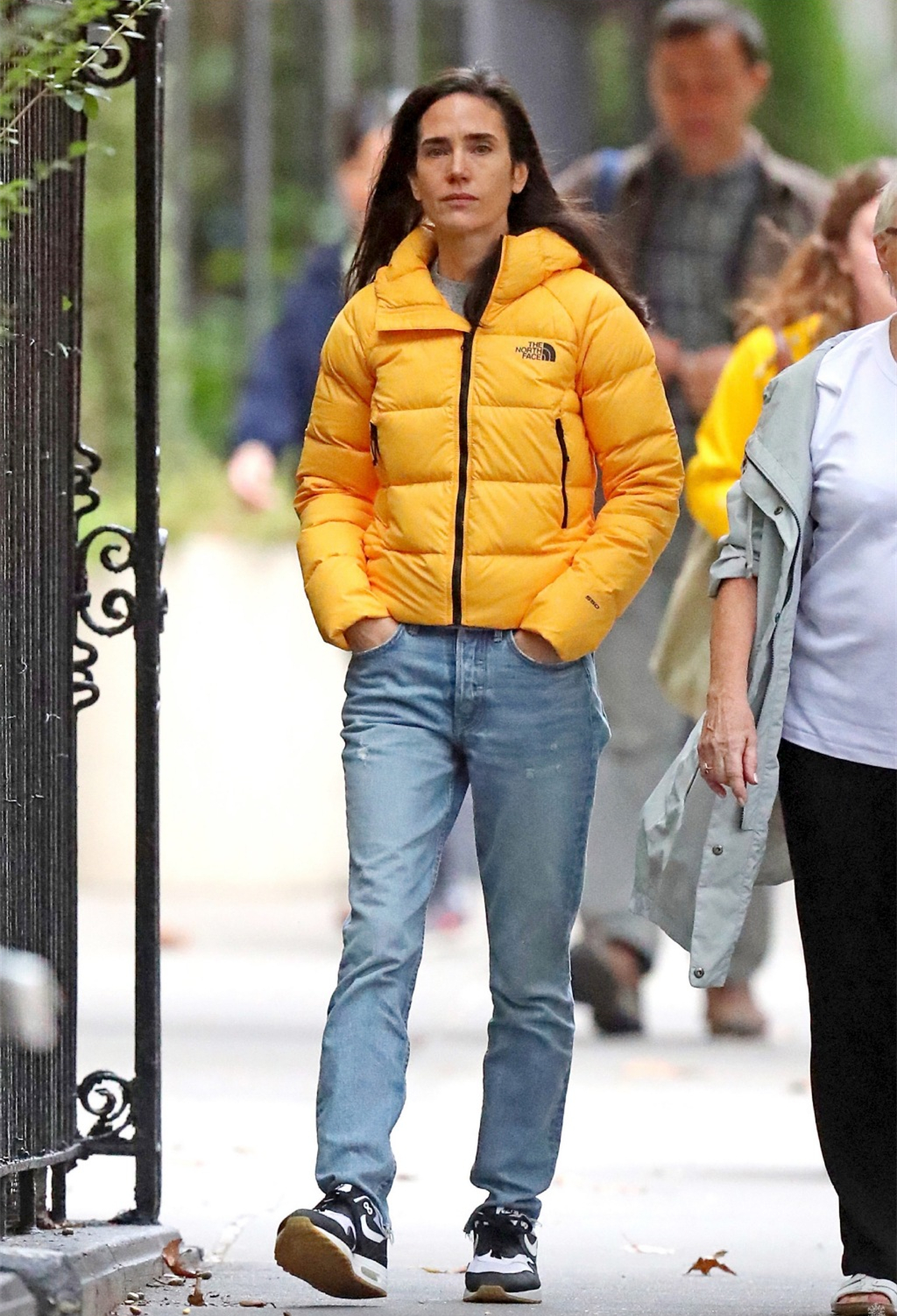 贾维斯保罗贝坦尼现身街头190长腿帅哥比幻视好看太多