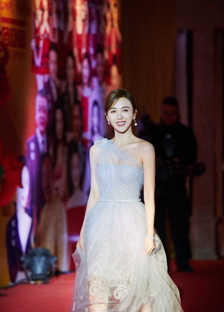 9年前是杨幂助理,9年后和杨幂平起平坐,娱乐圈励志姐无误|徐飒|杨幂