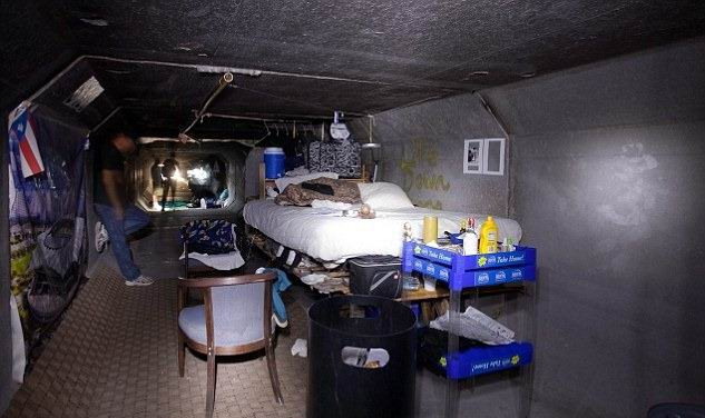 繁华的拉斯维加斯城市下面,一群住在下水道的人们