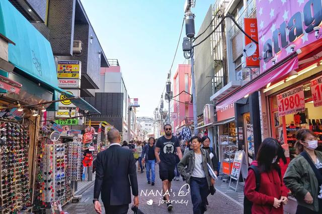 原宿一条隐蔽的巷子,是日本人心中的青春记忆,如今打卡游客众多