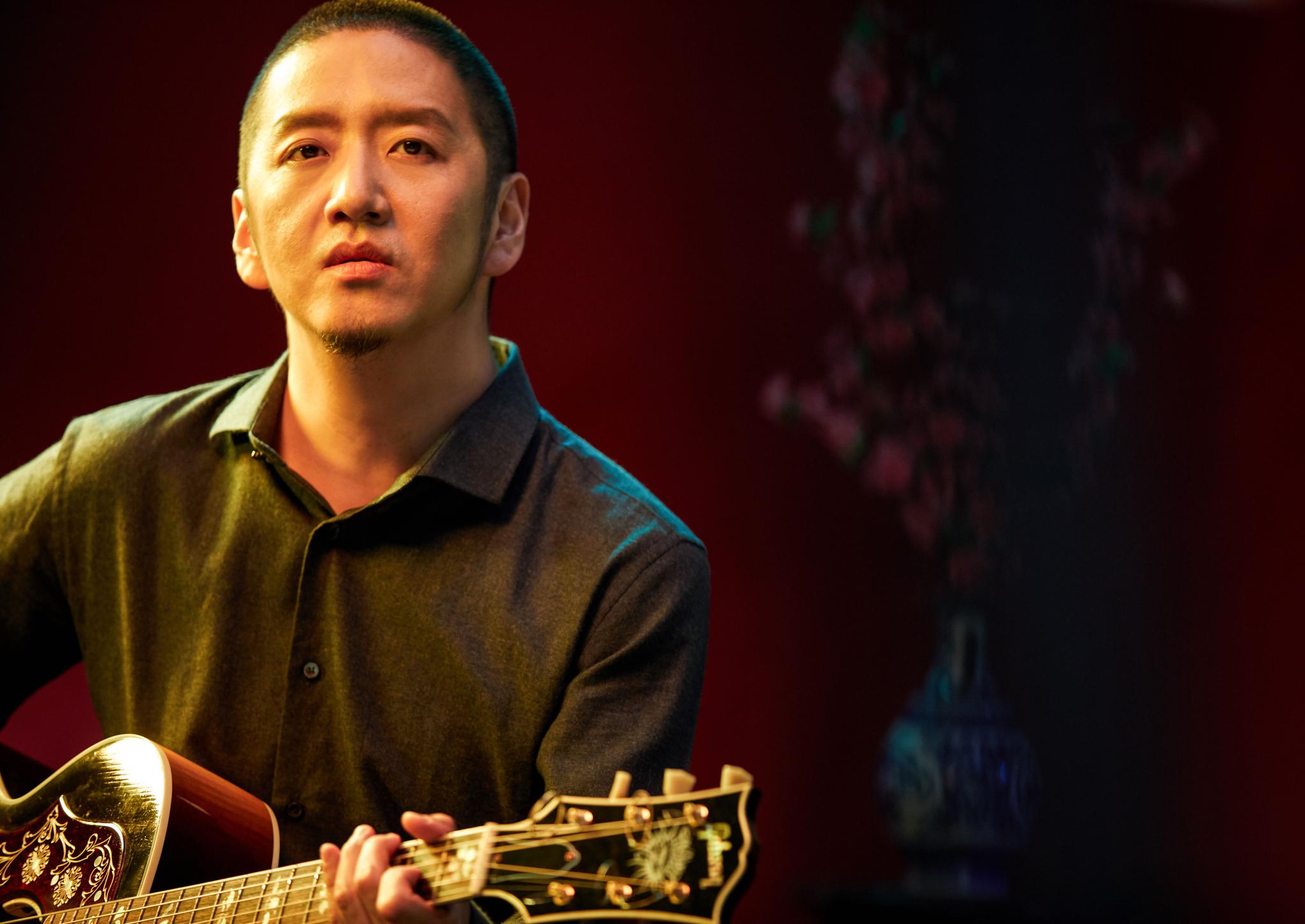 我和我的祖国电影插曲《回到那一天》 郝云唱出岁月变迁