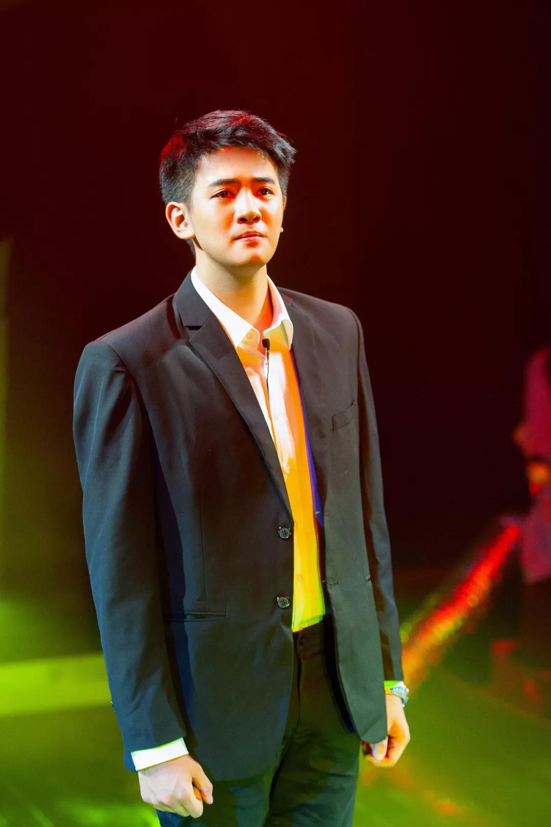 慈文艺人黄子恒参加"星火燎原"主题诗会传递积极正能量