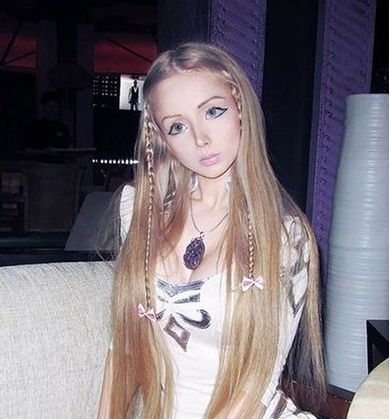 一家人全部整容成芭比娃娃模样仔细一看太美了