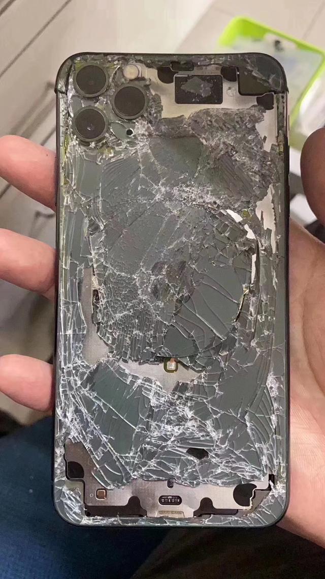 一起来说说,你们新机上手,第一时间会贴膜戴保护套吗?