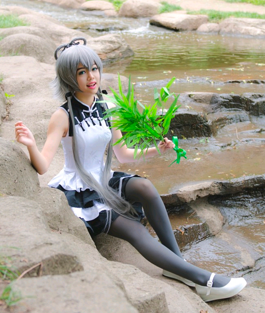 混血cos"洛天依"走红,穿灰丝的金丝雀,这谁扛得住?