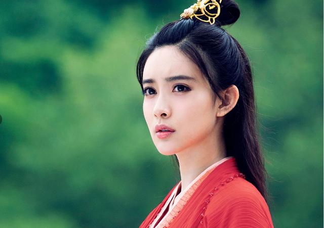 公司为捧李艺彤拍新剧,却只演女配,女主是《陈情令》中的她