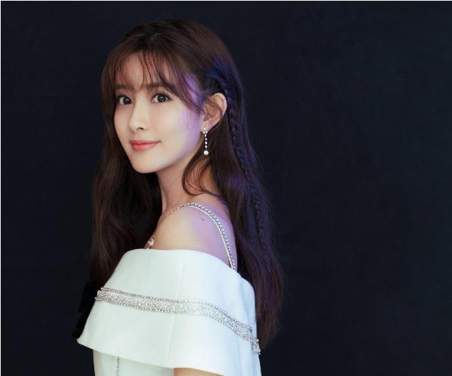 公司为捧李艺彤拍新剧,却只演女配,女主是《陈情令》中的她