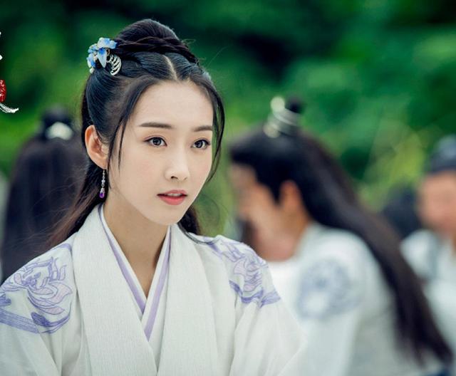 公司为捧李艺彤拍新剧,却只演女配,女主是《陈情令》中的她
