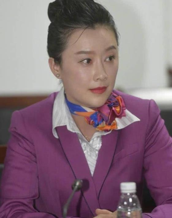 《中国机长》乘务长原型制服照曝光!温婉大气,网友:比袁泉还美