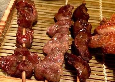 炸鸡肝主料:鸡肝400克调料:鸡蛋300克,大葱15克,姜10克,盐10克,料酒10