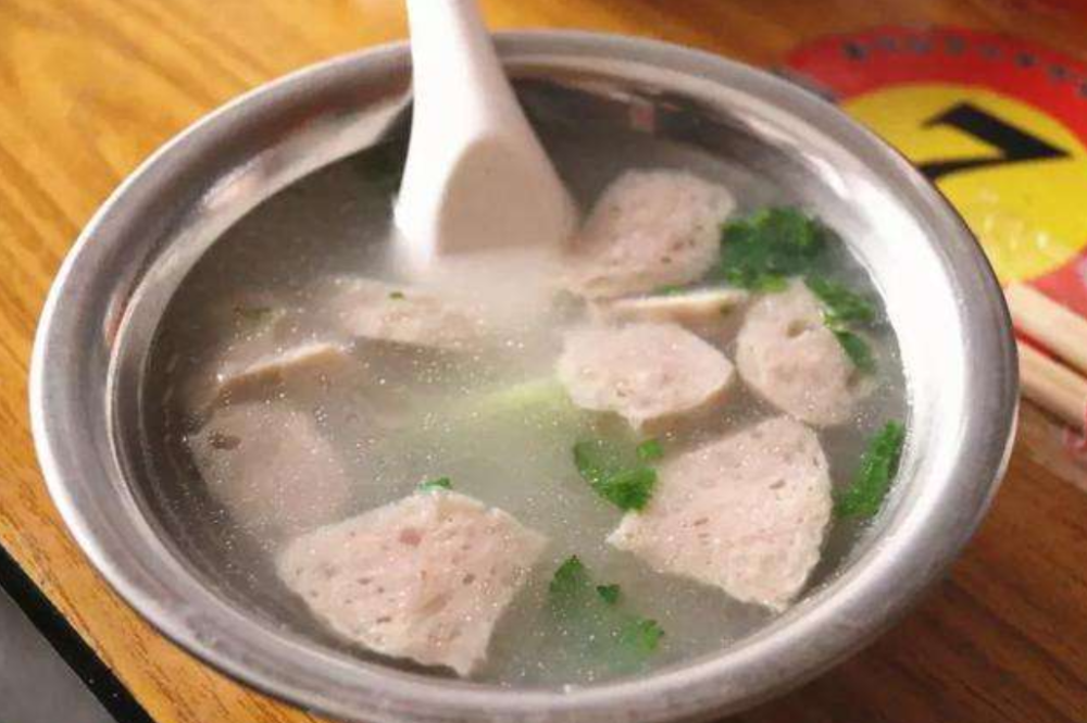 福建深沪火爆小吃"拳头母",一分钟做20个,4个人做