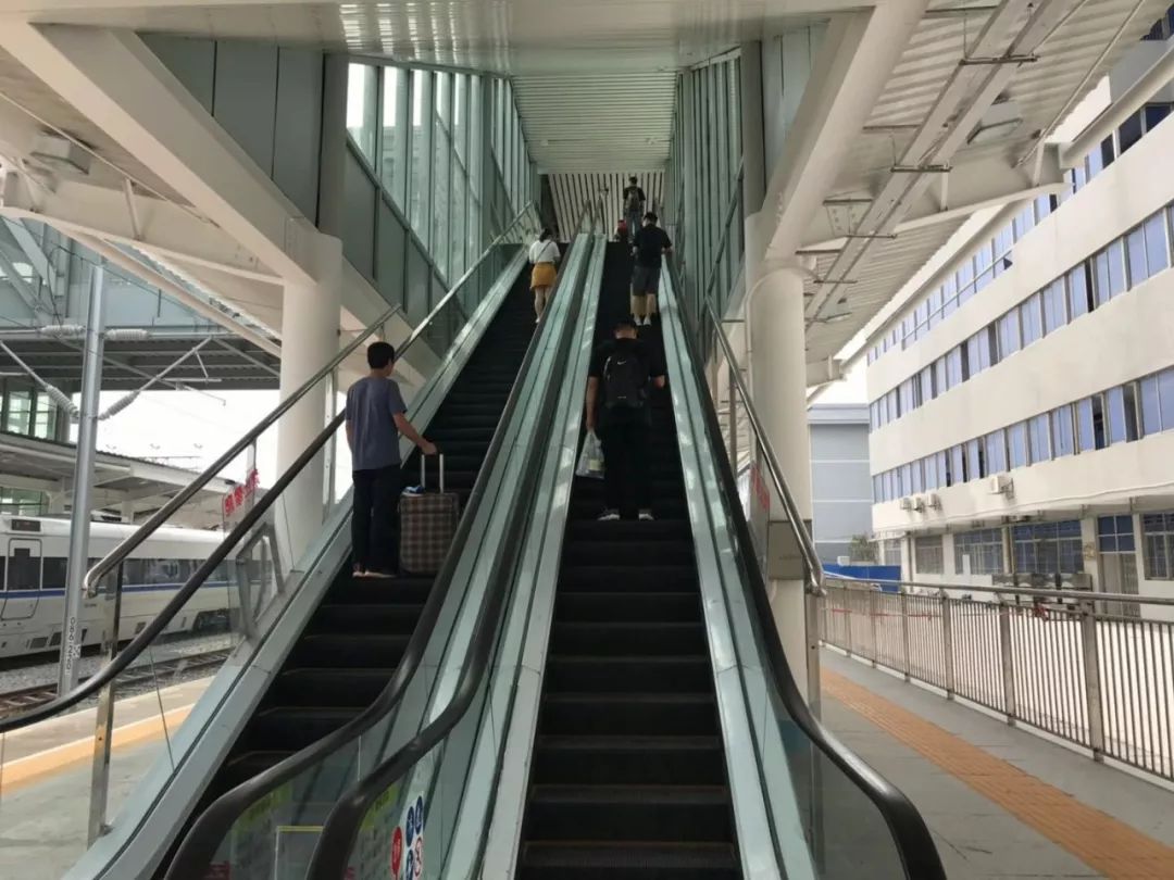 据工作人员介绍,汕头站扶梯自国庆期间投入使用以来,方便了大量的旅客
