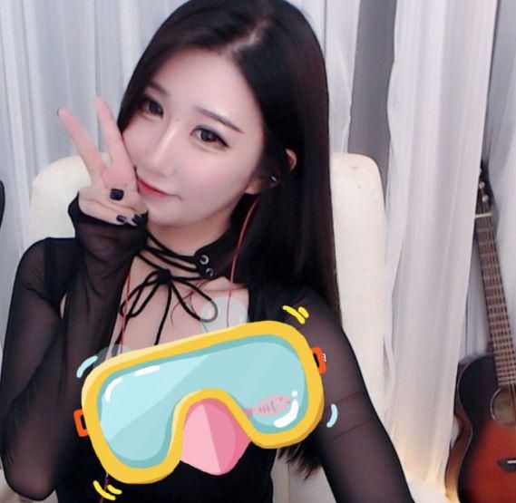 斗鱼无底线的女嘉宾:穿着暴露无下限,电竞比赛乌烟瘴气|斗鱼|主播|女