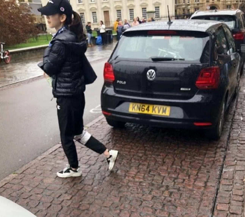 奶茶妹妹章泽天在剑桥频繁被偶遇,素颜被嘲,女神走下神坛?