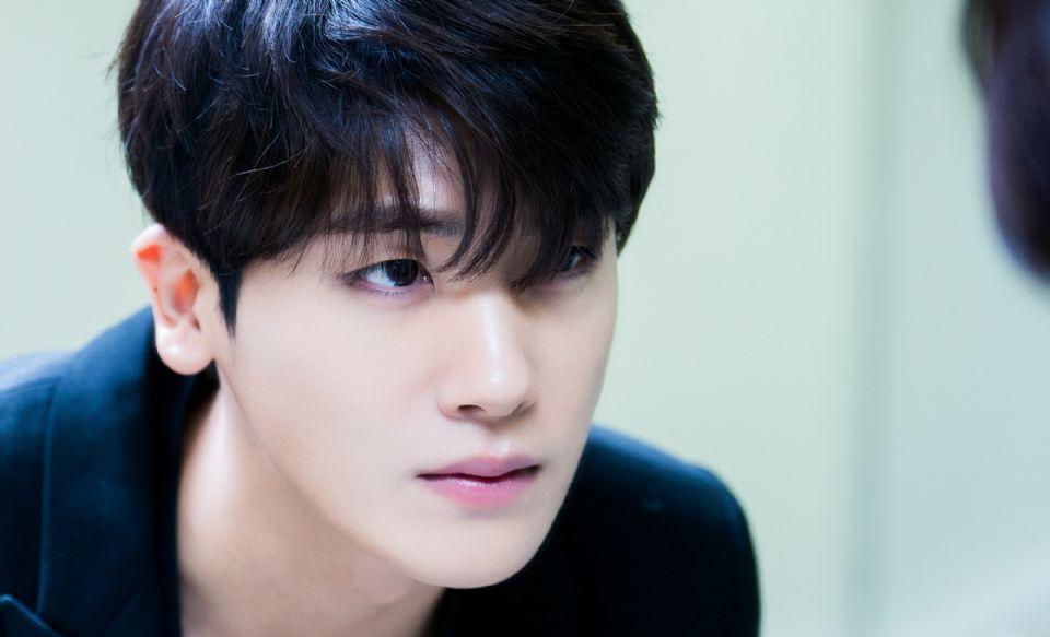 李栋旭,朴宝剑……想看他演斯文败类的韩国男星top7