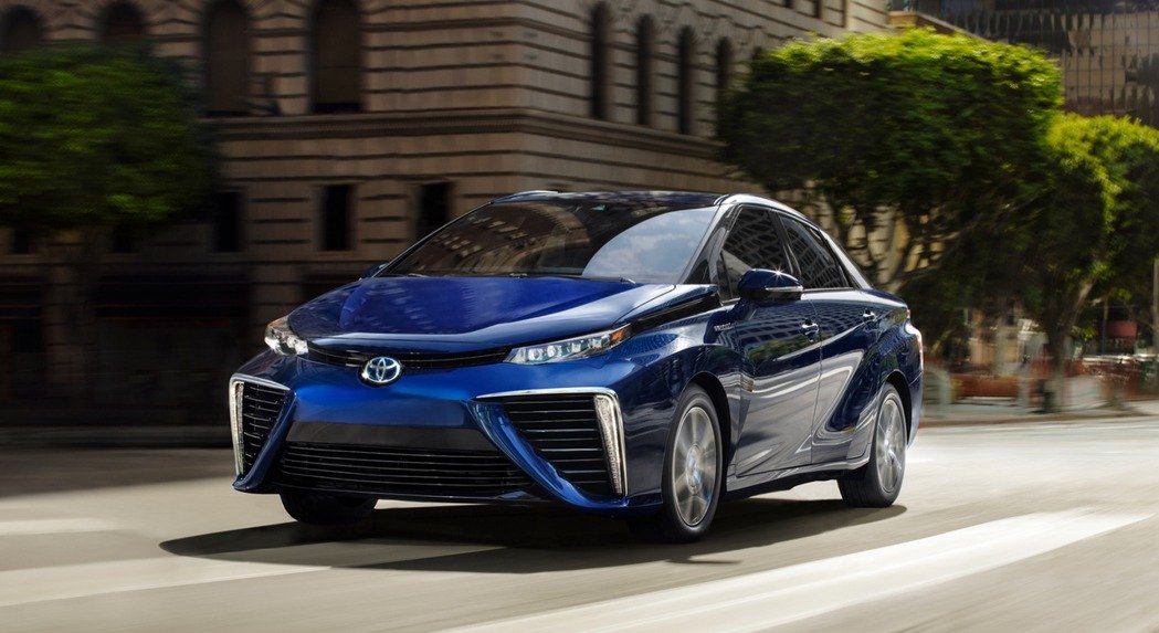 改搭后驱的氢燃料车第二代丰田mirai概念版抢先曝光