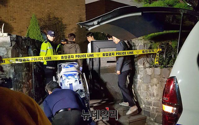 崔雪莉葬礼将低调举行,家人决定不尸检,自杀现场仍灯火通明__财经头条