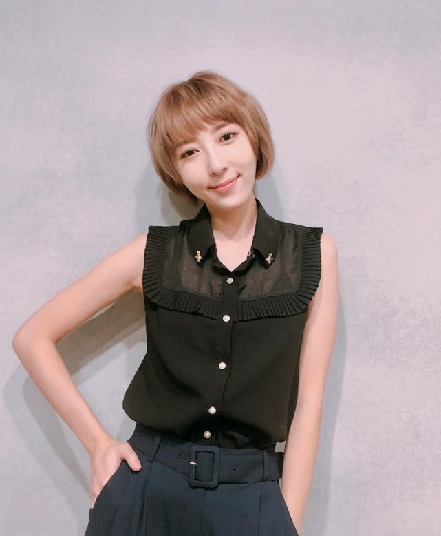 据报道表示,蔡颐榛近期在自己的个人社交平台上表示,5月底时,做了全身