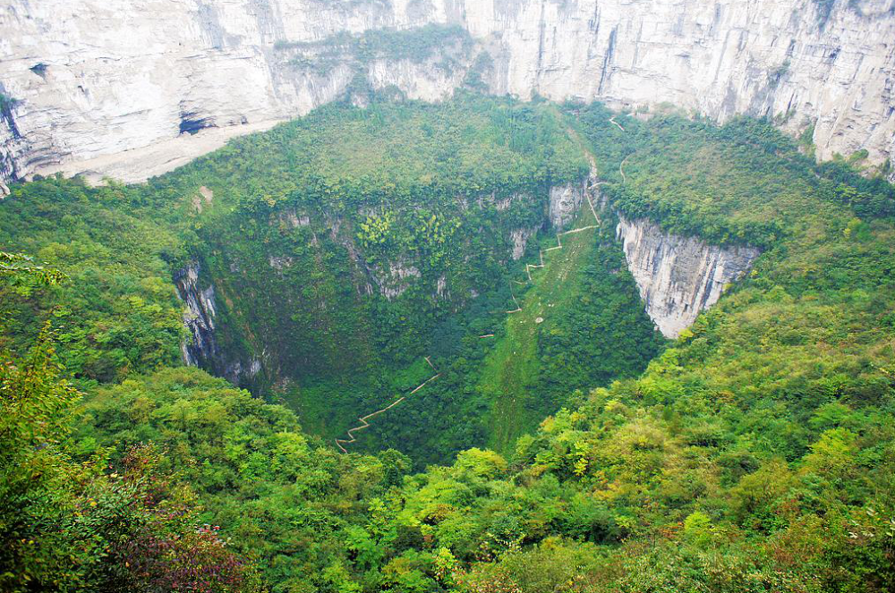 云南深山的天坑里,竟然有一条与世隔绝的村|云南|天坑|锅圈_新浪新闻