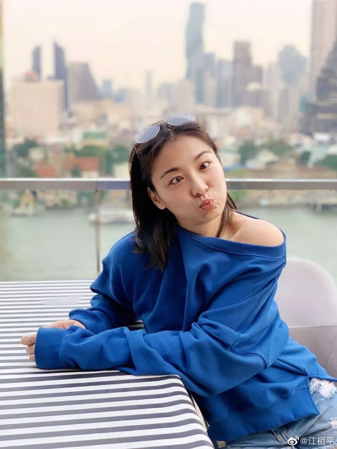 台湾第一古装美女变性感女郎,深v黑纱尺度大,变老后脸宽像男人|江祖平