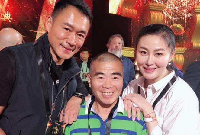 47岁王思懿近照罕曝光素颜露面知性优雅最美潘金莲一点没变