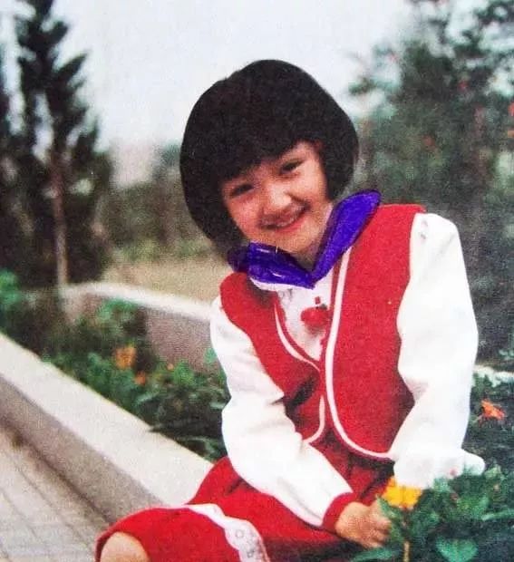 本来以为她会一直从事演艺事业,但是在拍摄了几部作品后,沈洁最终还是