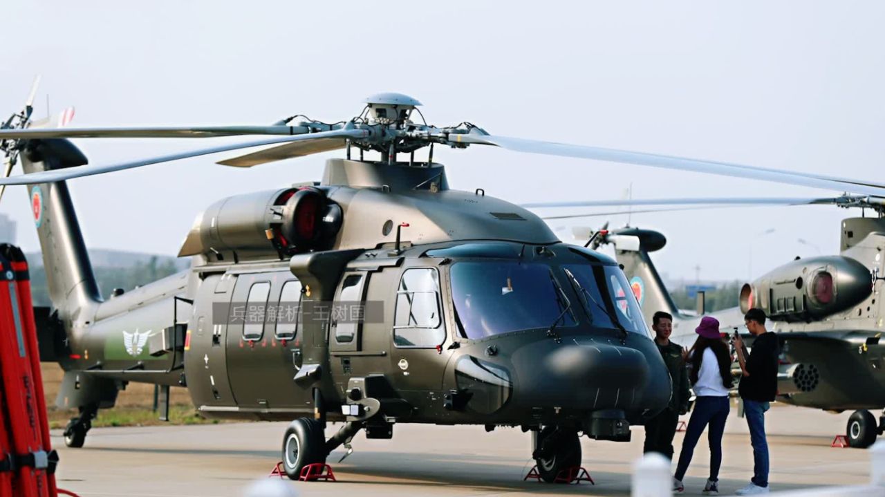 直20三机编队亮相天津直博会!配备玻璃化座舱,舰载型疑似试飞