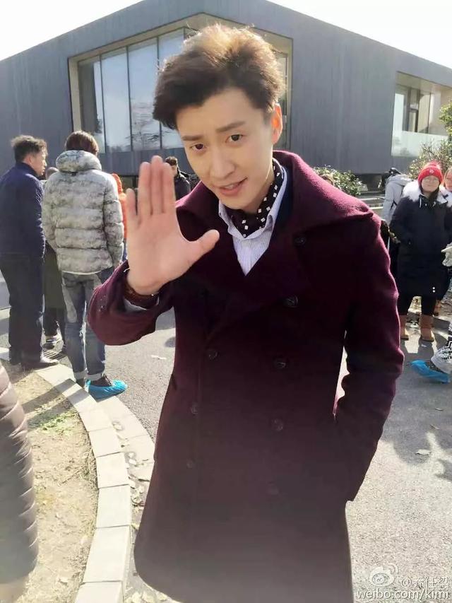 乔任梁去世3周年办追思会,乔母好友齐到场,现场布置让人泪目