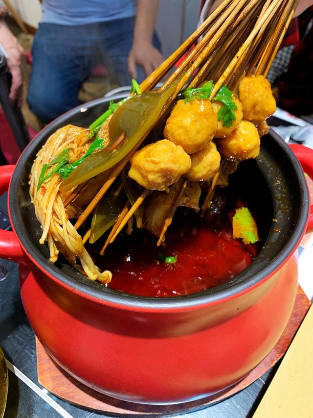 碟鱼头白送烤生烤1块钱小串9毛9长春这家烧烤神店贼火