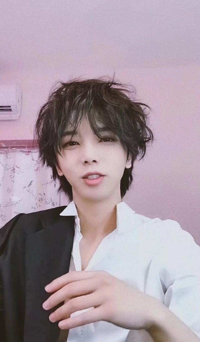 华晨宇有撕漫男的称号,一定就是因为这个羊毛卷吧