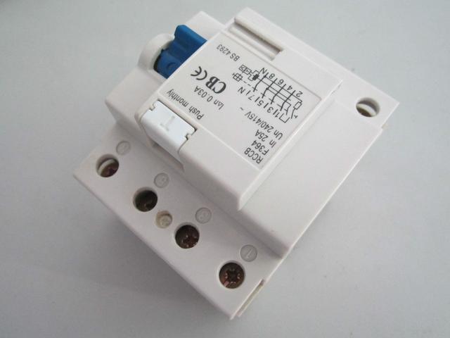 家用配电箱里,装漏电开关好,还是装空气开关好?