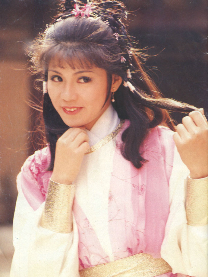 看了米雪版黄蓉的造型不得不承认翁美玲的黄蓉也有前辈的影子