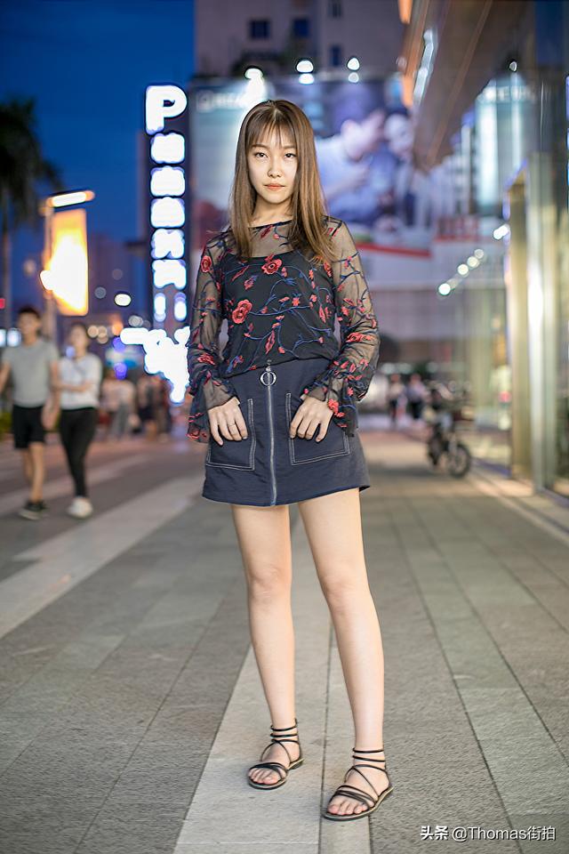 女神装穿搭vs"非主流"穿搭,长筒靴秀腿赢面比较高?