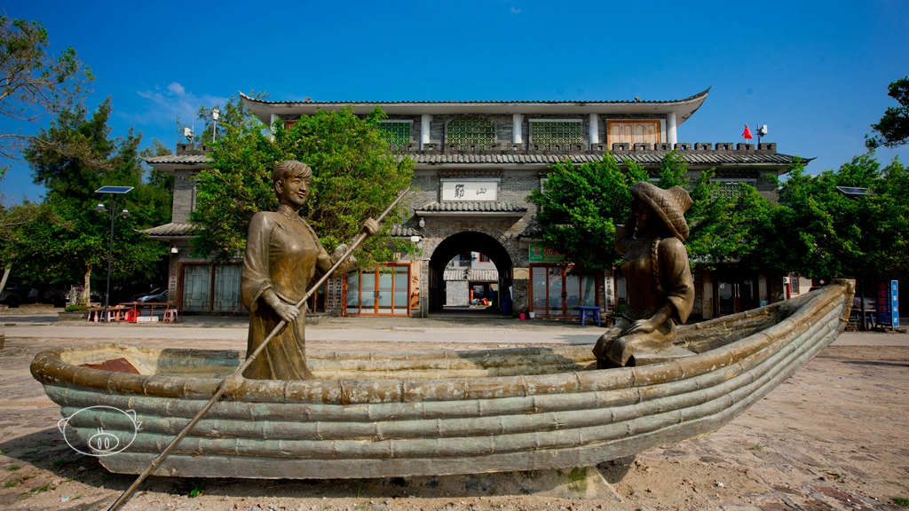 防城港|礁石魔幻,岗楼威赫,广西特色旅游名村,簕山古渔村!
