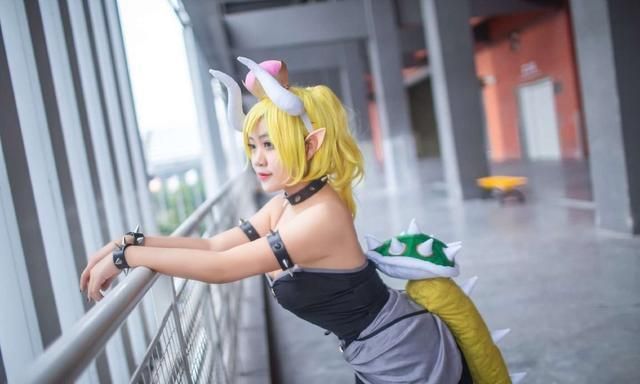 腐团儿全黑库巴cos,造型要比预期好看几倍,试问这谁顶得住