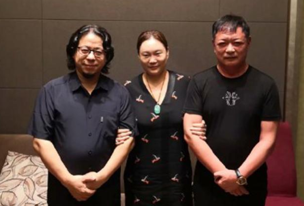 61岁迟志强近照曝光,夫人罕见露面,他曾唱铁窗泪等歌曲|铁窗泪|迟志强|歌曲_新浪新闻