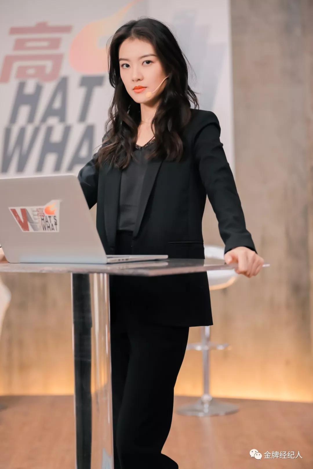 雅玫在中国机长里职业感如何塑造