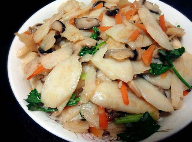 香辣炒山药片,嫩滑爽口,吃一口满嘴香