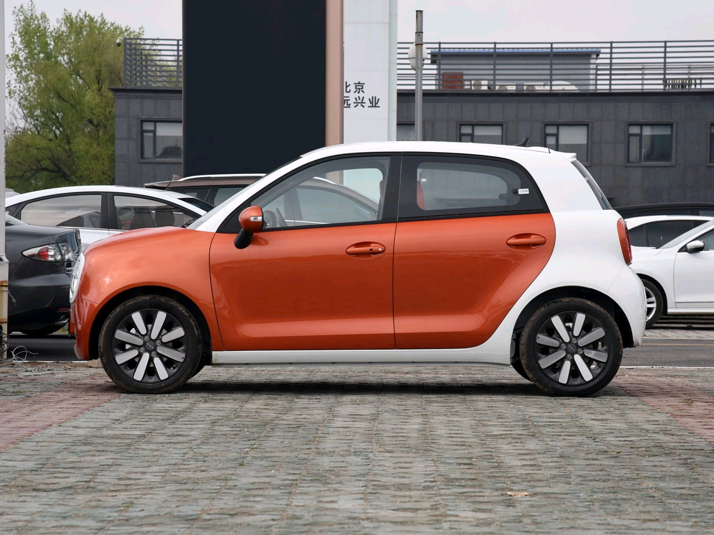 长城新能源汽车续航351km,专为女性设计,电池组质保令人满意