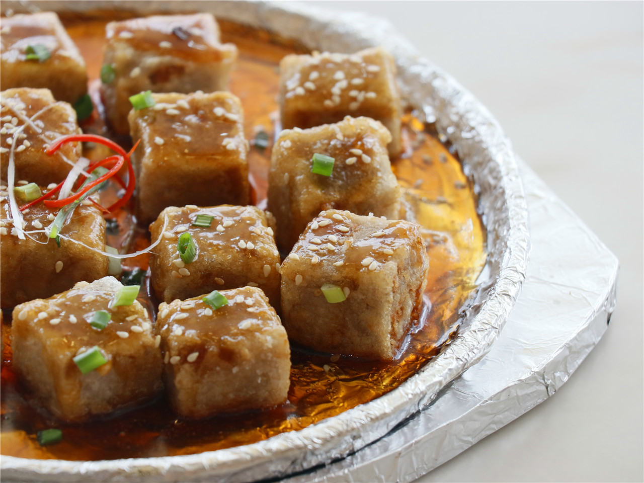 芋泥清香有清甜,细迷绵口,与吃过的其他家酥酥的铁板香芋外皮不同的是