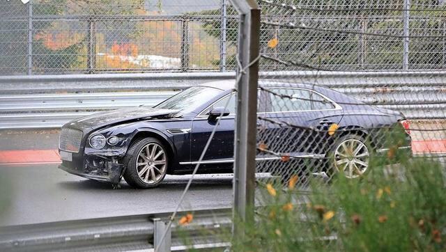 全新宾利-飞驰冒雨纽北赛道测试导致车祸,妥妥的新车首撞!