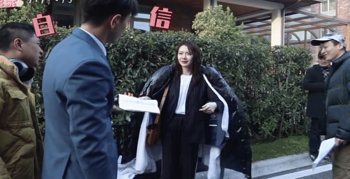 剧情还原:金瀚一言不合就扛起戚薇,互动太甜了,网友呼叫李承铉