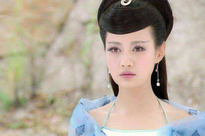 不温不火,其中较为人知的可能就是《活佛济公3》中饰演的"白灵"了,也